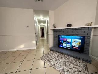 Turlock Home close to hwy 99! - Turlock - 1