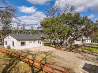 Cedar Creek Lodge with POOL/hot tub/sleeps 24! - 5