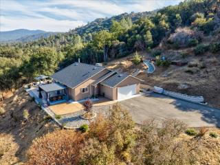 Hilltop Paradise with stunning views/hot tub/firepit/dog friendly - 3