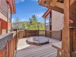 Stylish SilverCliff Condo Walk to Lift with Hot Tub - 8
