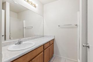 Merced Home by Freeway Airport - Merced - 2