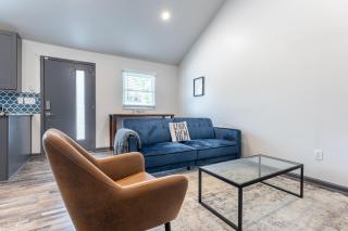 The Carpe Diem Cottage by Stay Local Nashville - 1
