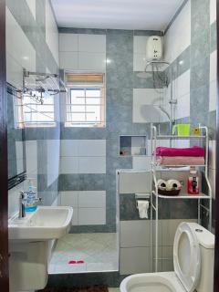 A-grade living-WiFi & parking - Kampala - 3