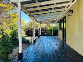 Gully View - - 8