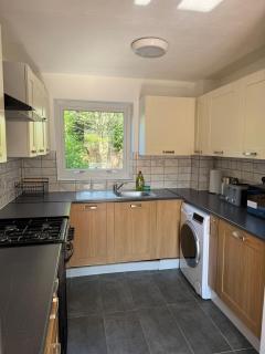 3-Bed Home near MK City Centre - 8