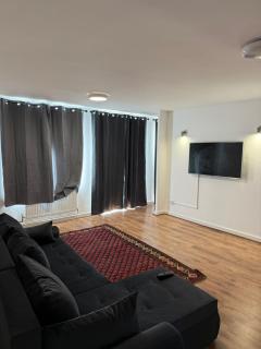 3-Bed Home near MK City Centre - Great Linford - 3
