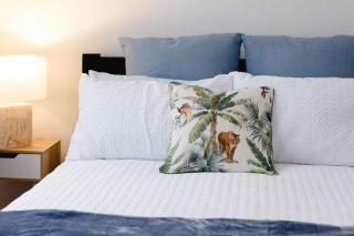 Spacious 3BR Retreat on City Fringe w Free Parking - 9