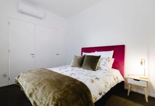 Spacious 3BR Retreat on City Fringe w Free Parking - 6