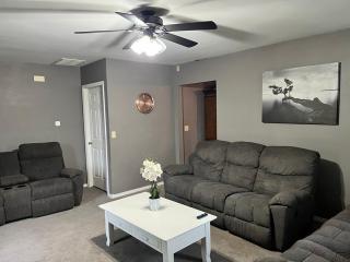 Cozy 3 Bedroom Home a short walk to Main Street Shadow Lake Dance Night Club - Noel - 2