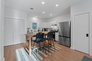East Austin Retreat with Patio, Grill, Hot Tub, & Swing Set - Austin - 5