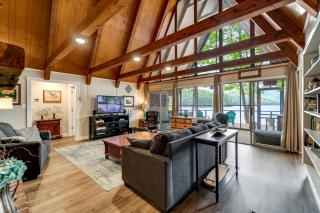 Lakefront A-Frame on a Point, Pet-Friendly - Robbinsville - 1