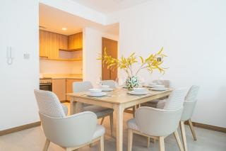 Stunning 2BR Apt High-Floor Breathtaking Views - 2