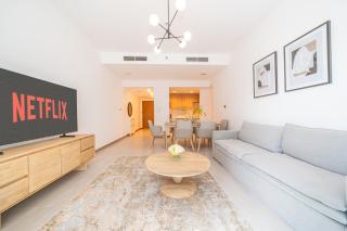 Stunning 2BR Apt High-Floor Breathtaking Views - 3