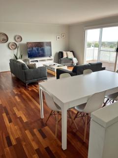 One Merino Panoramic Beach House Modern Sleeps 10 - Carrickalinga - 7