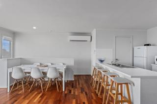 One Merino Panoramic Beach House Modern Sleeps 10 - Carrickalinga - 5