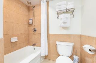 Palms At Waikiki By Chase 'N Rainbows - 5