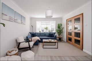 Modern Coastal Retreat HotTub FirePit SkyTV - Lymington - 9