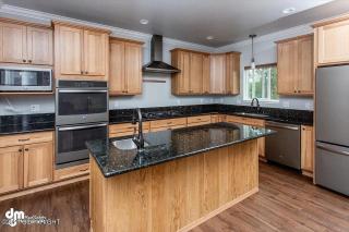 Serene Four Bedroom Lakefront Home - 8