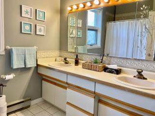 Spacious Beach Town Retreat - Sleeps 8 - Port Elgin - 1