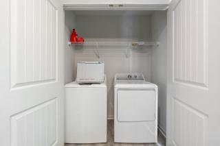 Upscale King 3BR Townhouse Mins to Cary & NC State - Raleigh - 0