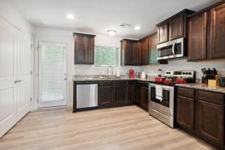Upscale King 3BR Townhouse Mins to Cary & NC State - Raleigh - 4