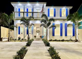 Luxury - Southern Charm Home - Steps from Beach! - South Padre Island - 0