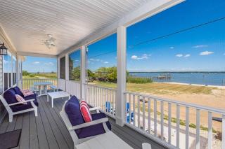 Waterfront Luxury River House - 8