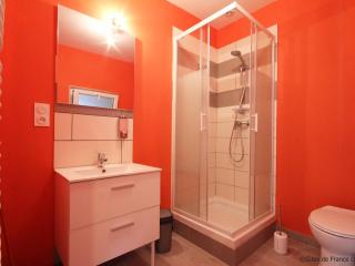 Appartement cosy au-dessus d'un café littéraire avec jardin et location de vélos, proche de Condé-en-Normandie - FR-1-497-93 - 2