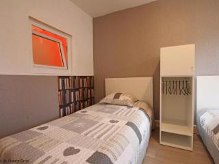 Appartement cosy au-dessus d'un café littéraire avec jardin et location de vélos, proche de Condé-en-Normandie - FR-1-497-93 - Ségrie-Fontaine - 1