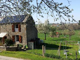 Maison Normande avec Jardin Clôturé, Cheminée et Options Confort, près de la Roche d'Oëtre - FR-1-497-141 - Frênes - 0