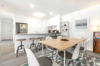 Tranquil 2-Bed Apartment with Pool and Gym Access - Melbourne - 6