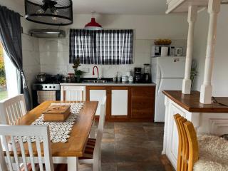 Casa a estrenar con vistas panorámicas a la montaña y quincho con parrilla techada - Bariloche - 8