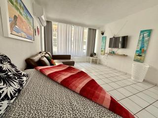 Condado BeachFront Tantra Apartment - 9