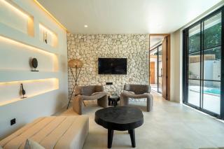 Dreamy 2BR pool villa, steps from Gili Air beach - 1