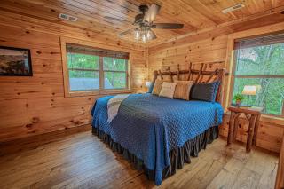 Fire Pit, Creek, Hot Tub, Game Room, 1m to GBurg! - Gatlinburg - 3