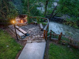Fire Pit, Creek, Hot Tub, Game Room, 1m to GBurg! - Gatlinburg - 8