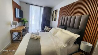One Rosebank Signature Apartment in Rosebank - Johannesburg - 4
