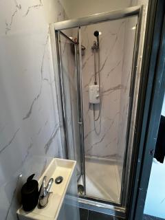 Rotherham En-Suite Room 5 - Rotherham - 8