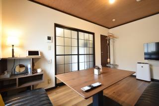 Long-term stays welcome! FREE Parking & bicycle Entirely private rental townhouse for up to 5 people, 17 minutes walk from station, 45 minutes direct to Tokyo - 2