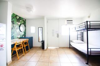 Waikiki Beachside Hostel - 1