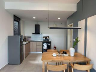 Modern Suite in Seri Kembangan Nearby MRT - 7
