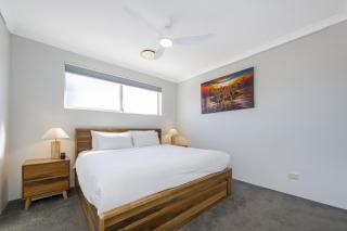 Stylish 3-Bed Townhouse with Courtyard & BBQ - Perth - 9