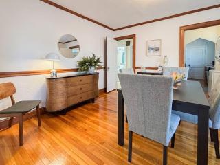 Spacious 3 Bed, In Unit Laundry, Central Air - Boston - 5