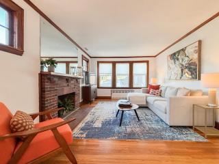 Spacious 3 Bed, In Unit Laundry, Central Air - Boston - 9