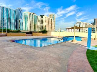 Luxury Apartment Al Khan Corniche View 2 BD - Sharjah - 9