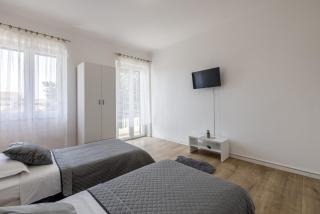 Comfy 2-Bedroom in Great Location close to it all - Split - 4