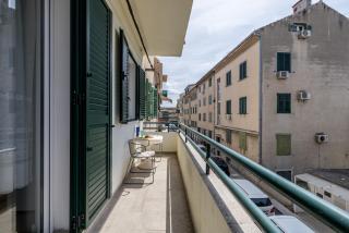 Comfy 2-Bedroom in Great Location close to it all - Split - 1