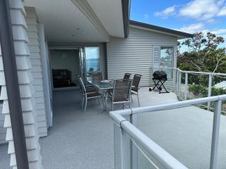 Luxury retreat overlooking Manly Beach - Whangaparaoa - 1