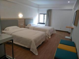 7 Days Inn Chuzhou Mingguang Tiyu Road Huijin Plaza - Xiaoxugang - 1