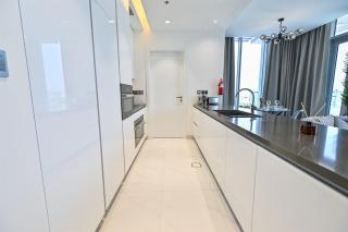 Chic 2BR Heart of District One - 6